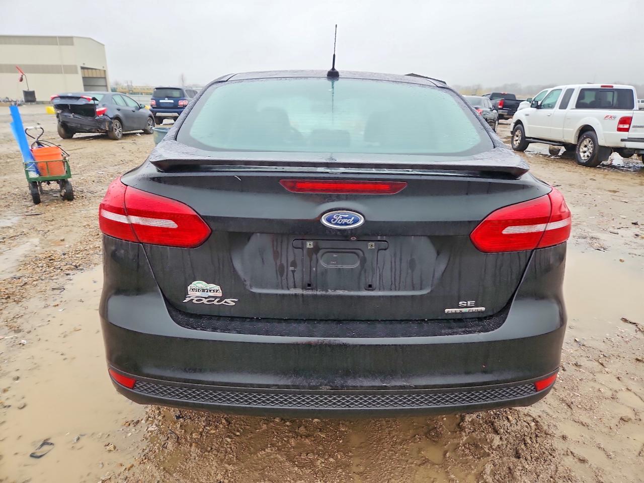2015 FORD FOCUS SE photo 6