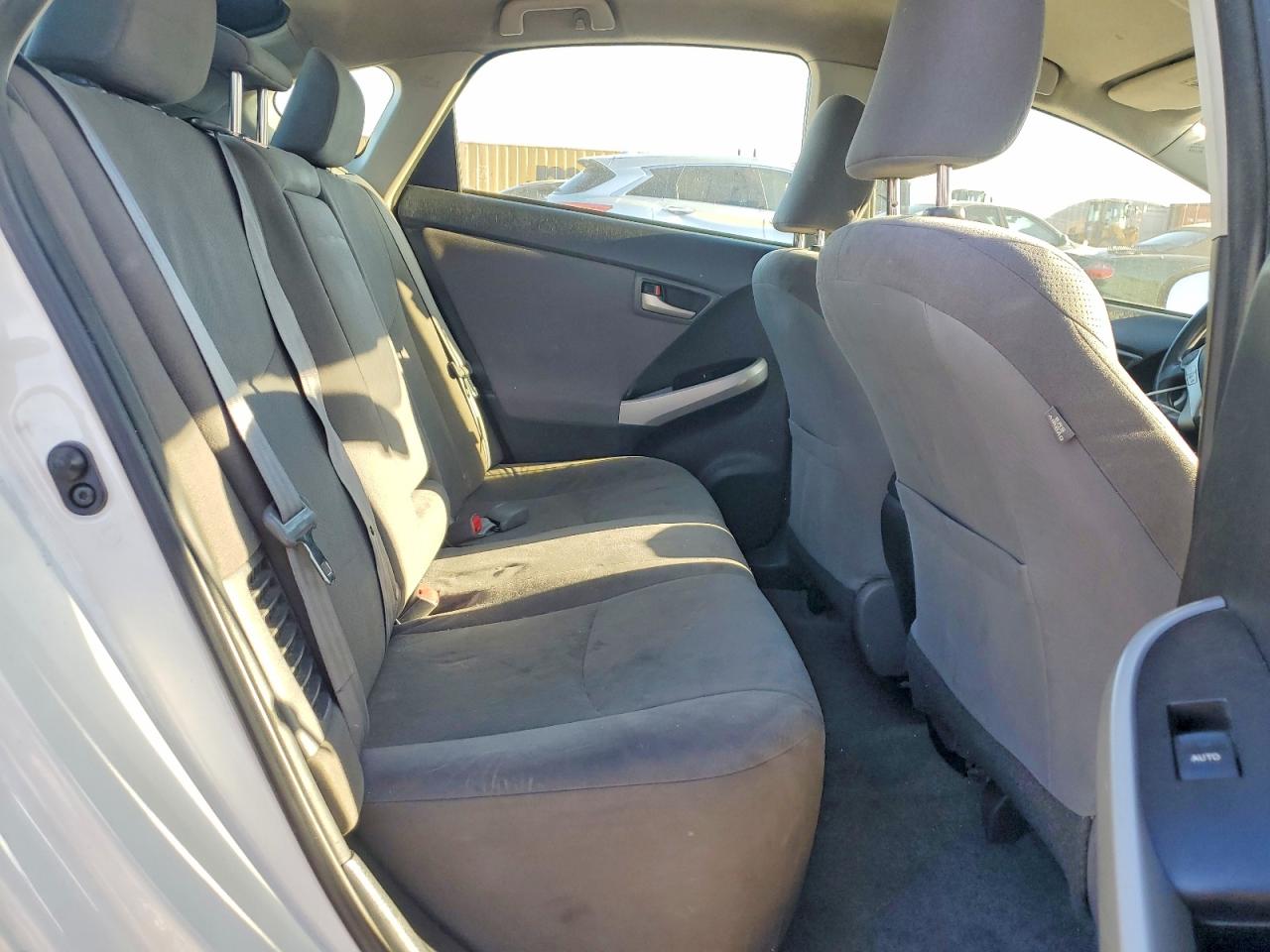2014 TOYOTA PRIUS THREE photo 19