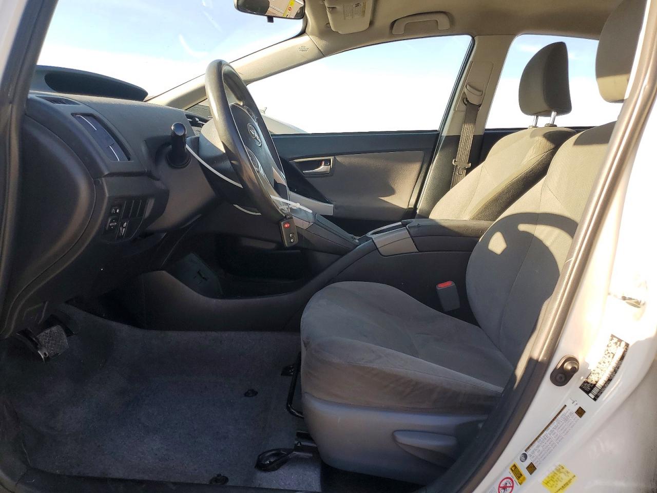2014 TOYOTA PRIUS THREE photo 13