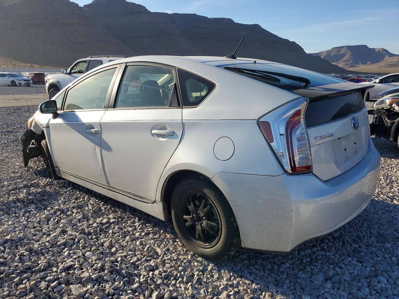 2014 TOYOTA PRIUS THREE photo 3