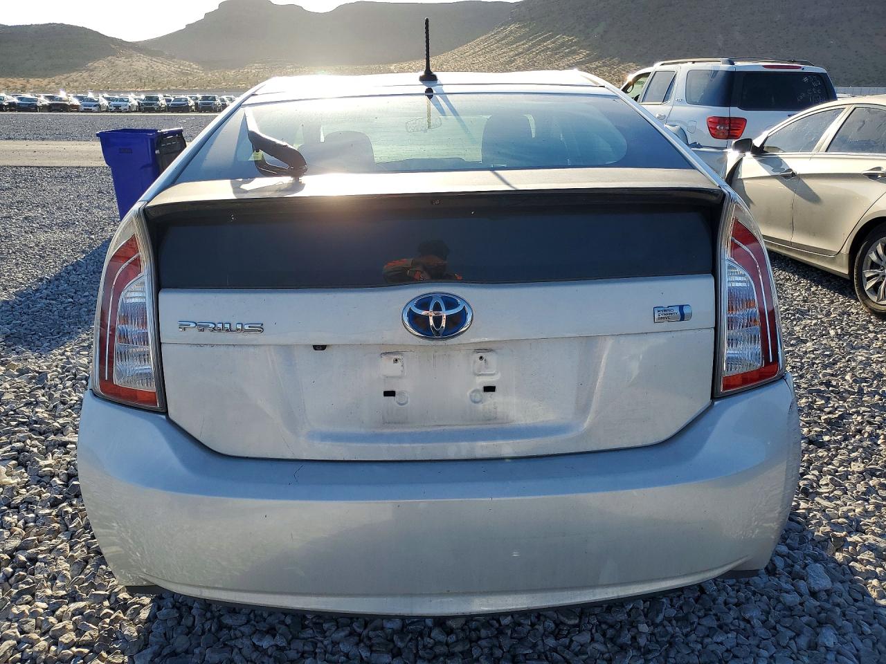 2014 TOYOTA PRIUS THREE photo 11