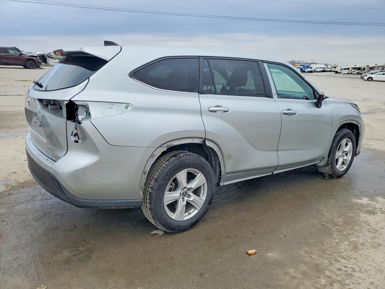 2023 TOYOTA HIGHLANDER L photo 3