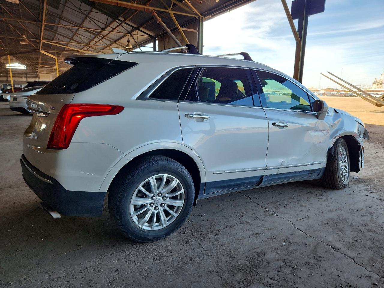 2017 CADILLAC XT5 photo 3