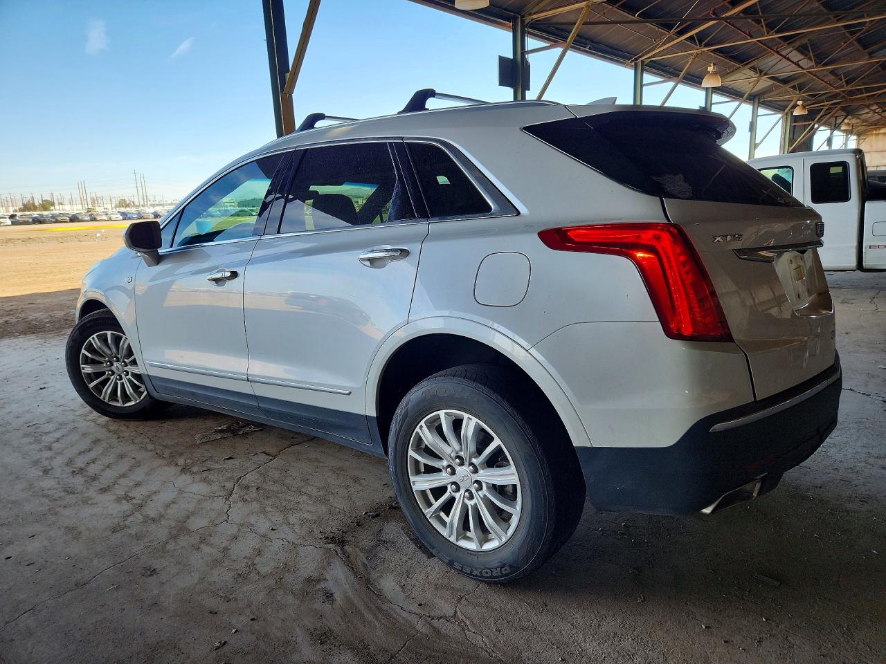 2017 CADILLAC XT5 photo 2