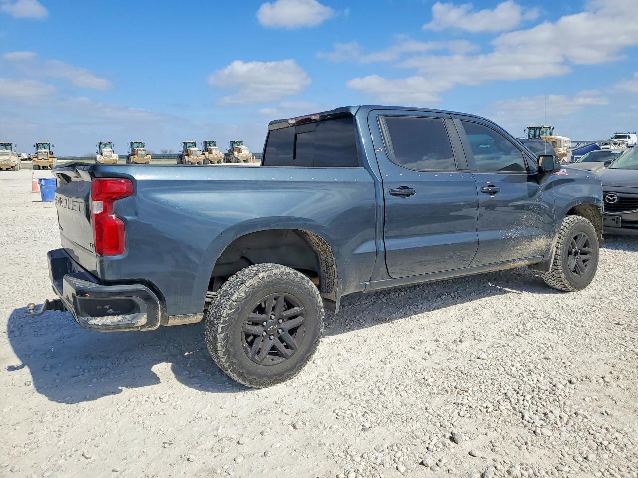 2021 CHEVROLET SILVERADO K1500 LT TRAIL BOSS photo 3