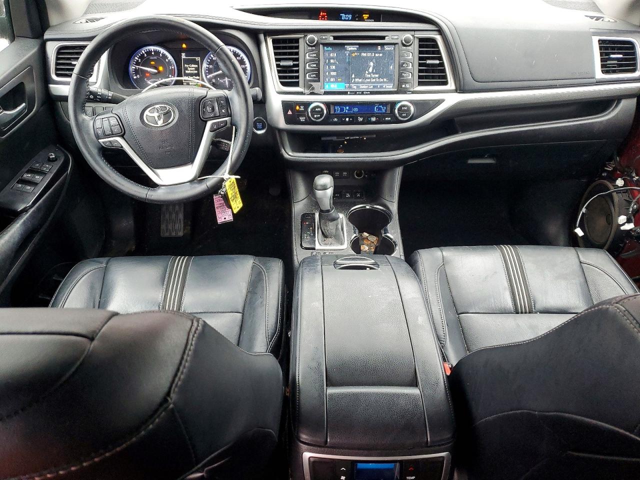 2017 TOYOTA HIGHLANDER SE photo 22