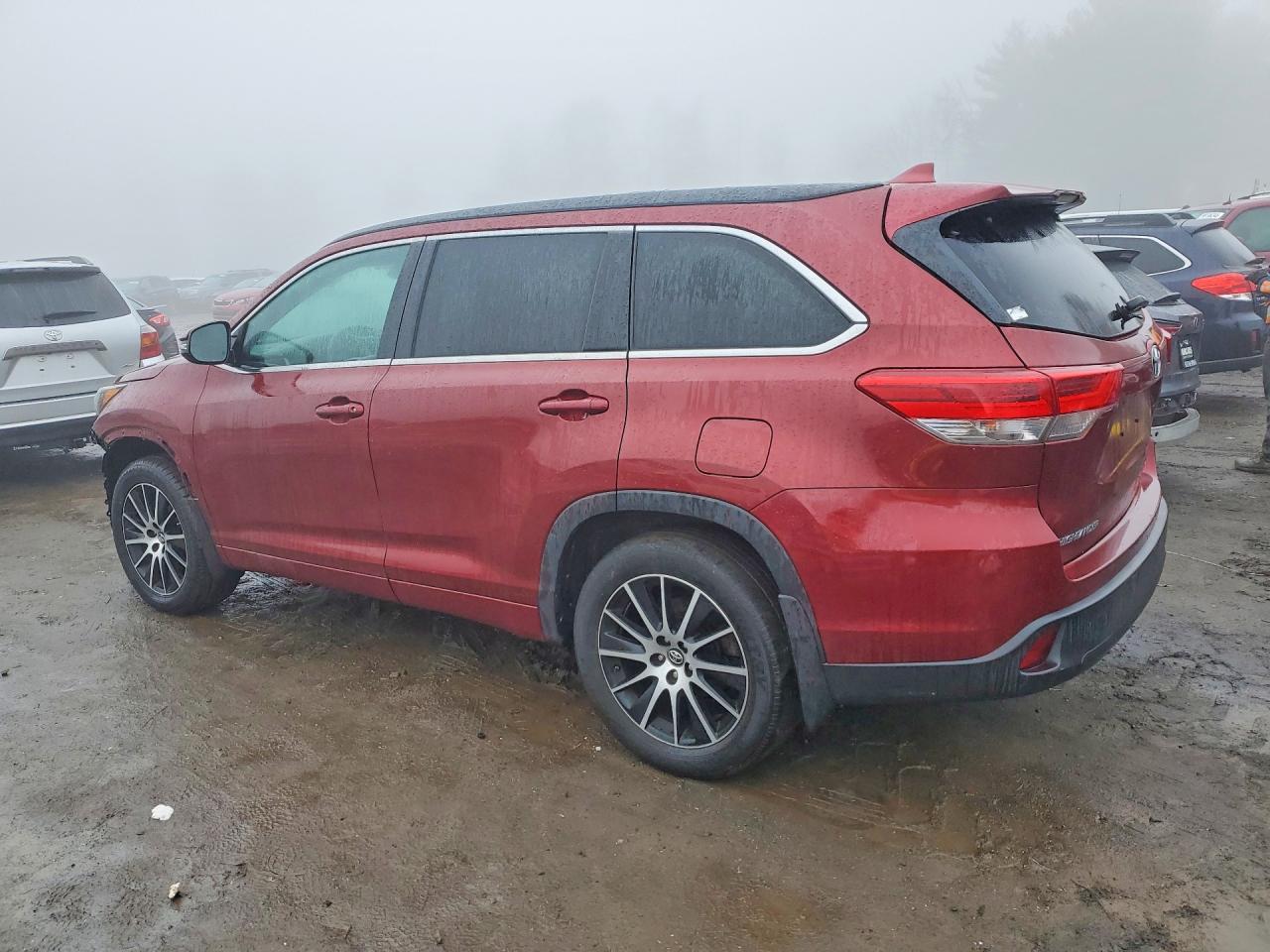 2017 TOYOTA HIGHLANDER SE photo 4