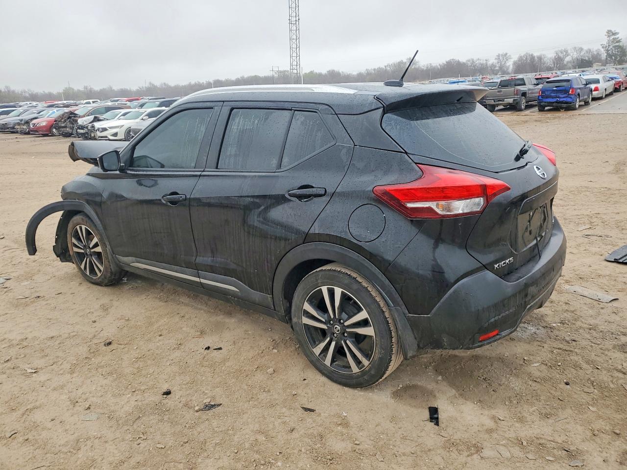 2019 NISSAN KICKS SR photo 2