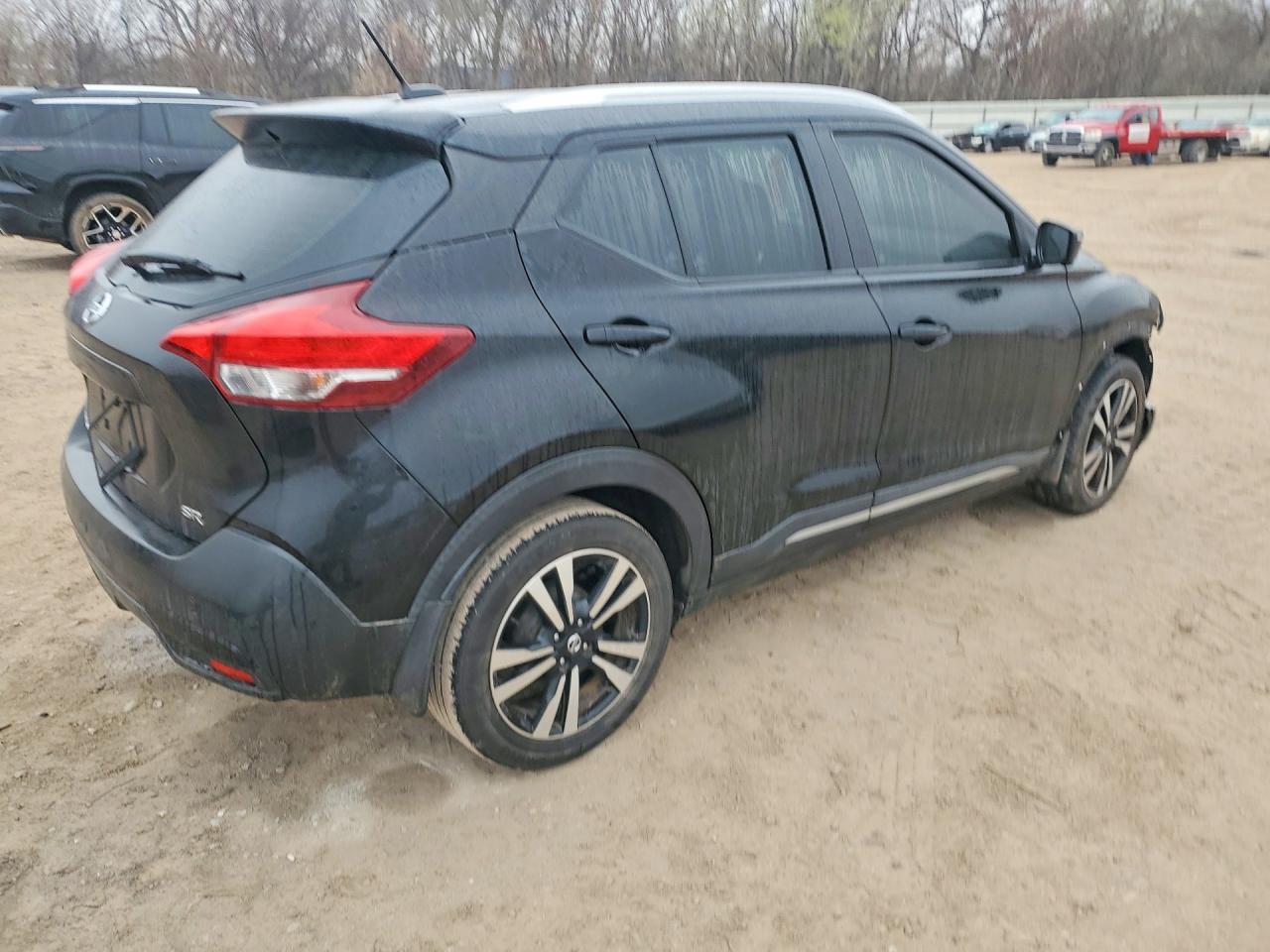 2019 NISSAN KICKS SR photo 3