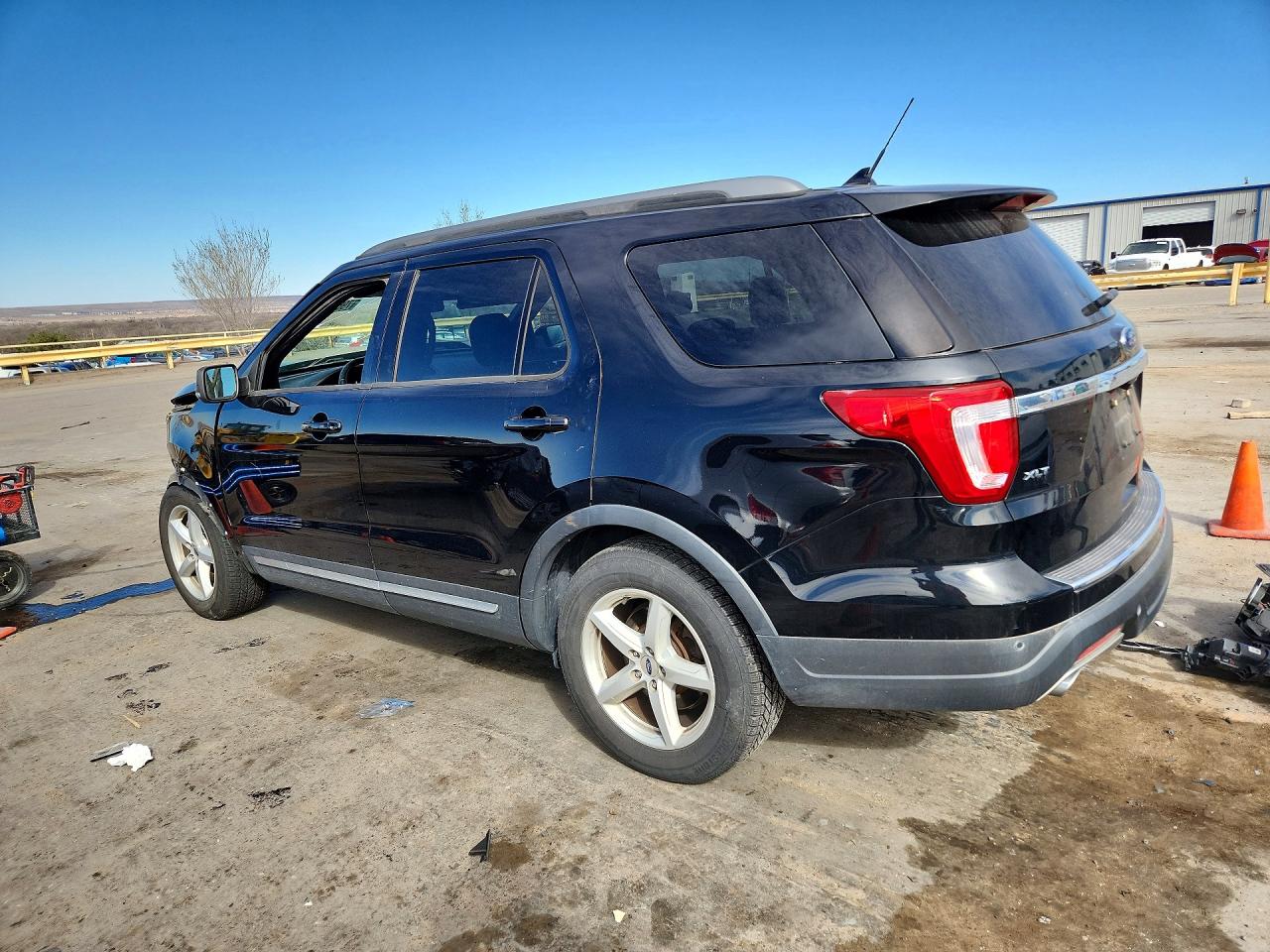 2018 FORD EXPLORER XLT photo 2