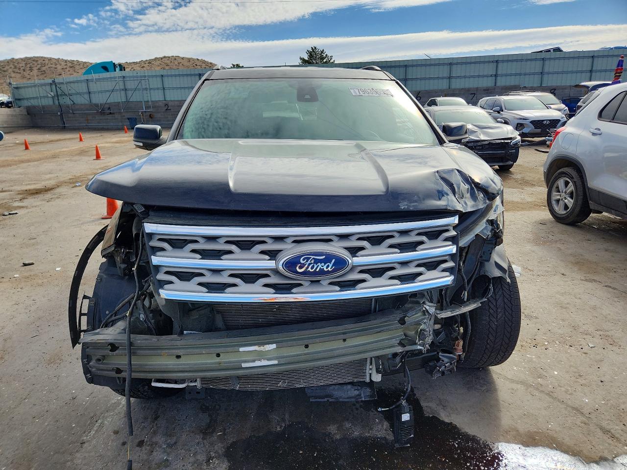 2018 FORD EXPLORER XLT photo 5