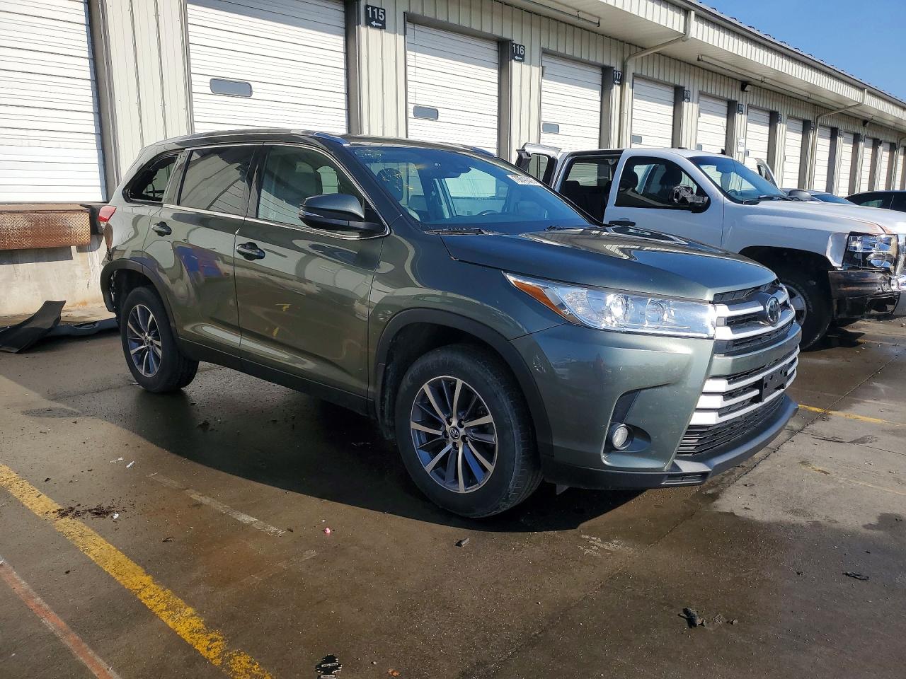 2019 TOYOTA HIGHLANDER XLE photo 7