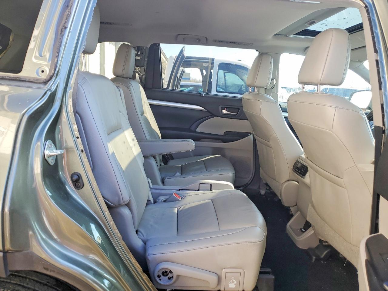 2019 TOYOTA HIGHLANDER XLE photo 21