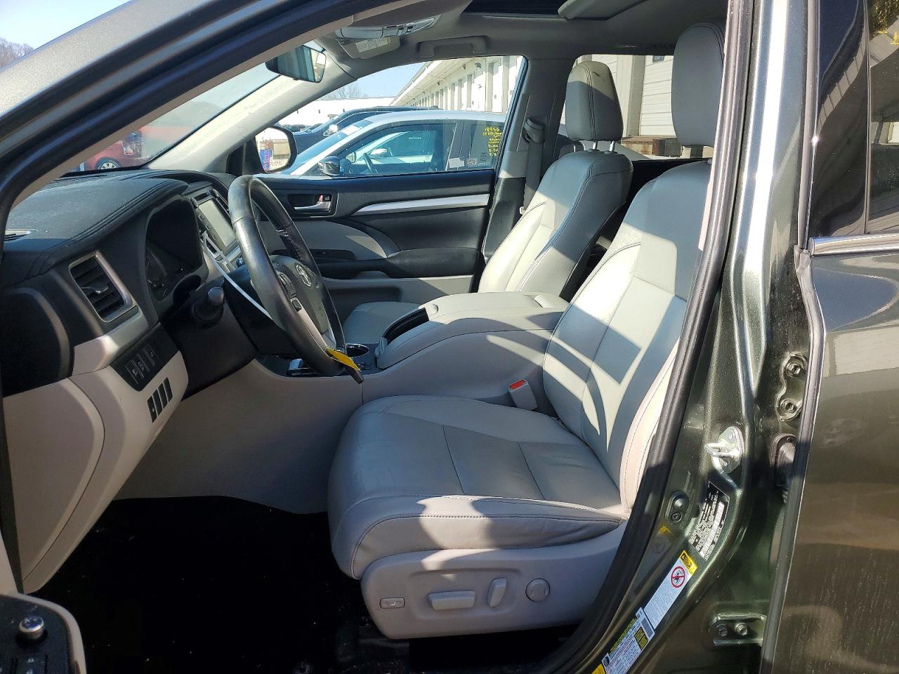 2019 TOYOTA HIGHLANDER XLE photo 13