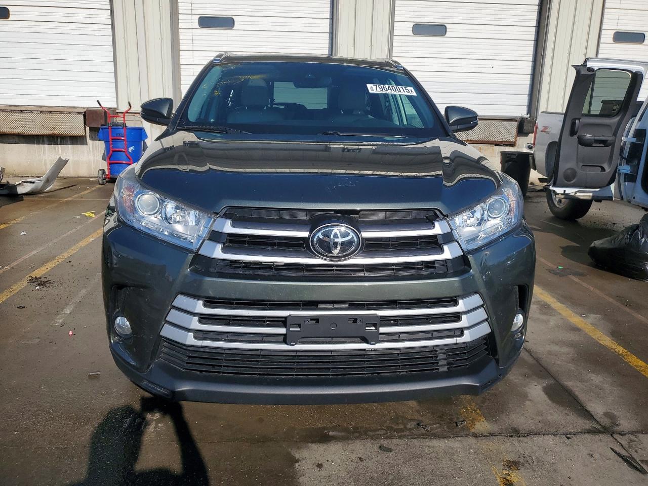 2019 TOYOTA HIGHLANDER XLE photo 9