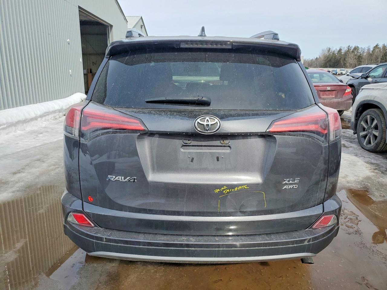 2018 TOYOTA RAV4 XLE photo 6