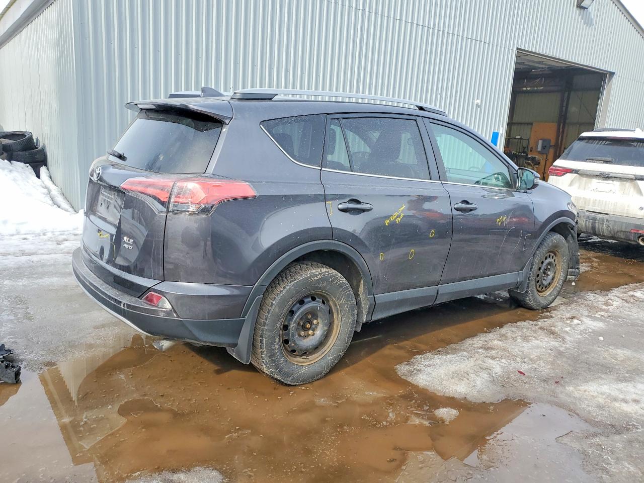 2018 TOYOTA RAV4 XLE photo 3