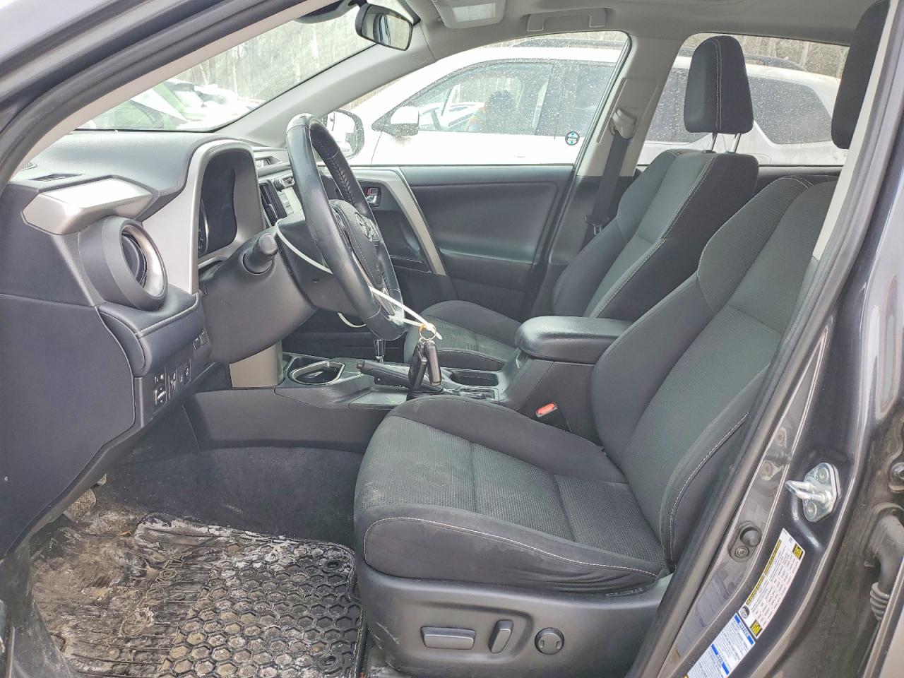 2018 TOYOTA RAV4 XLE photo 7