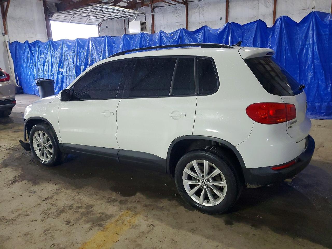 2017 VOLKSWAGEN TIGUAN S photo 3