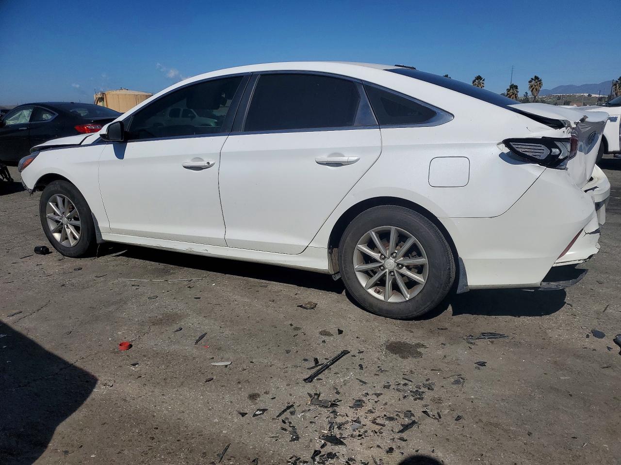 2018 HYUNDAI SONATA SE photo 3