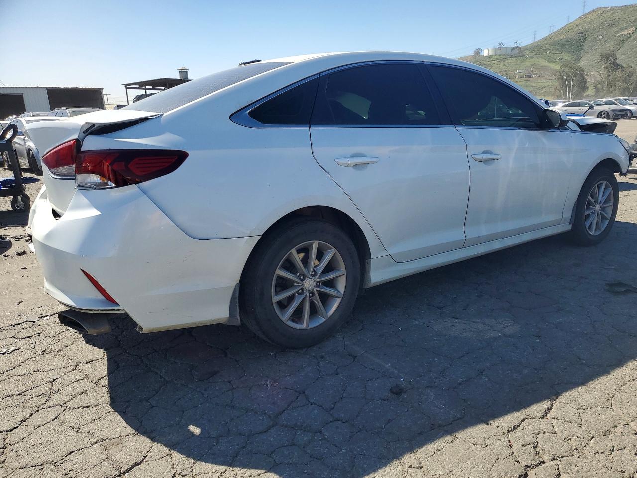 2018 HYUNDAI SONATA SE photo 5