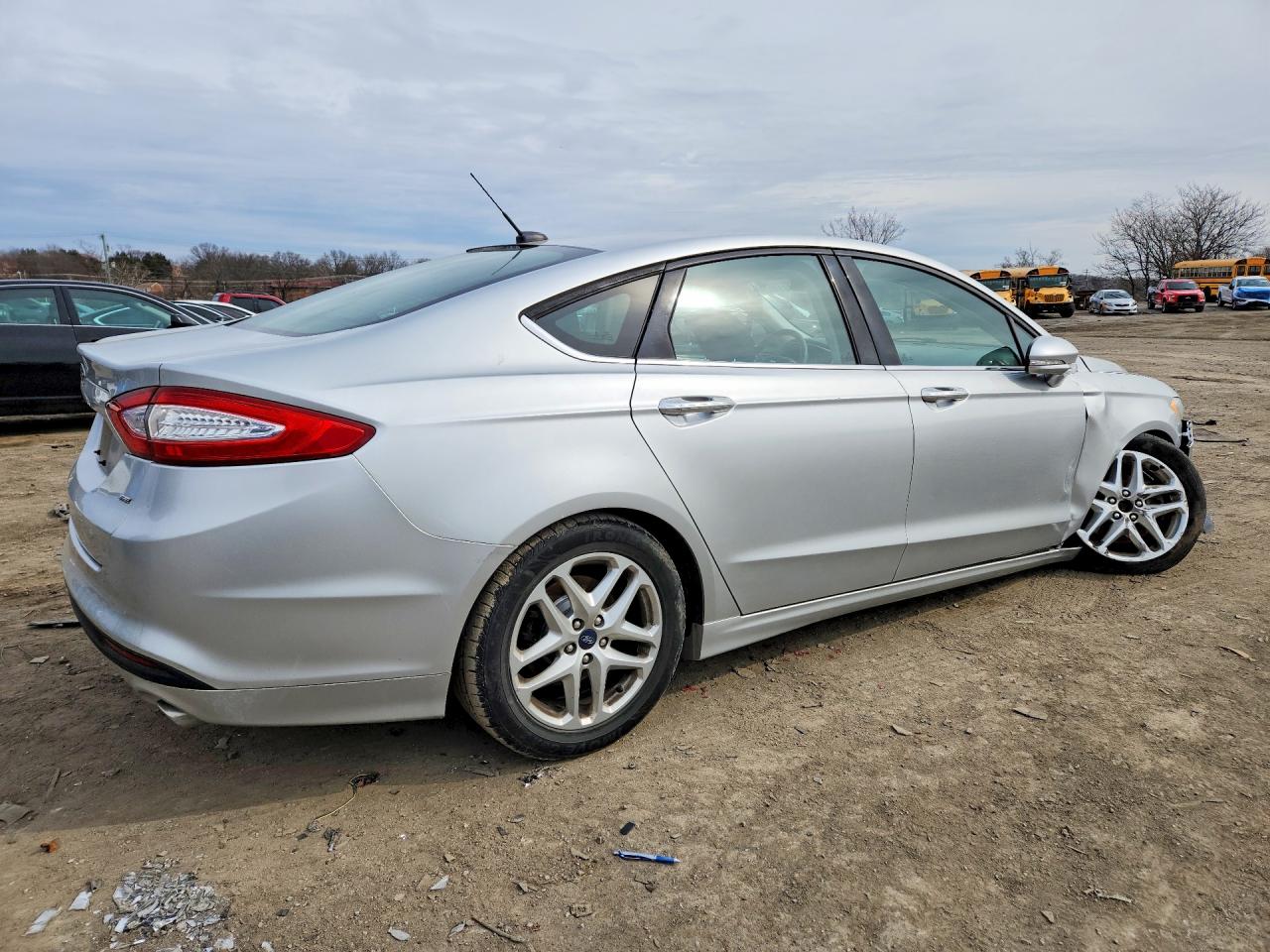 2015 FORD FUSION SE photo 3