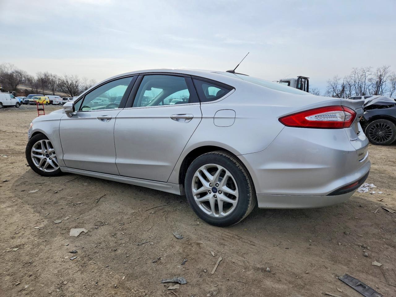 2015 FORD FUSION SE photo 2