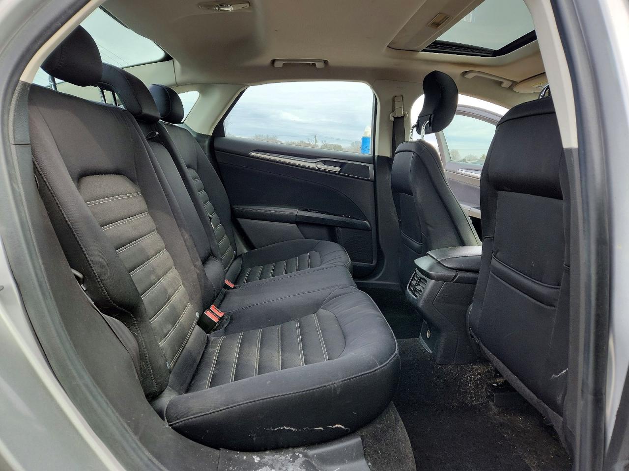 2015 FORD FUSION SE photo 10