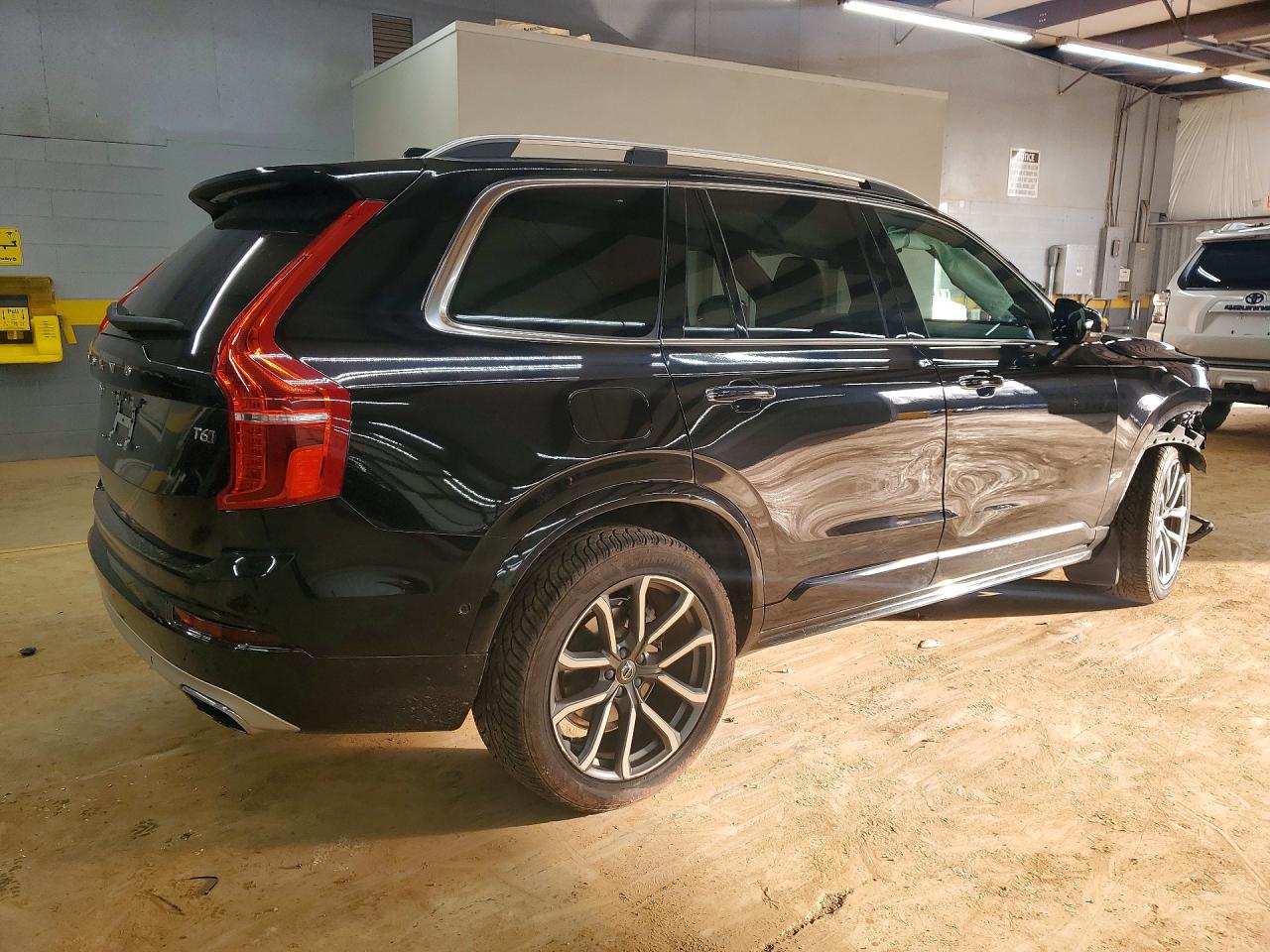 2019 VOLVO XC90 T6 MOMENTUM photo 3