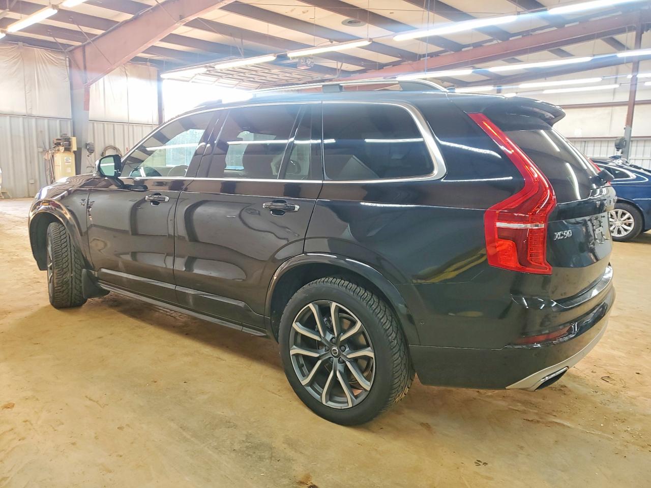 2019 VOLVO XC90 T6 MOMENTUM photo 2