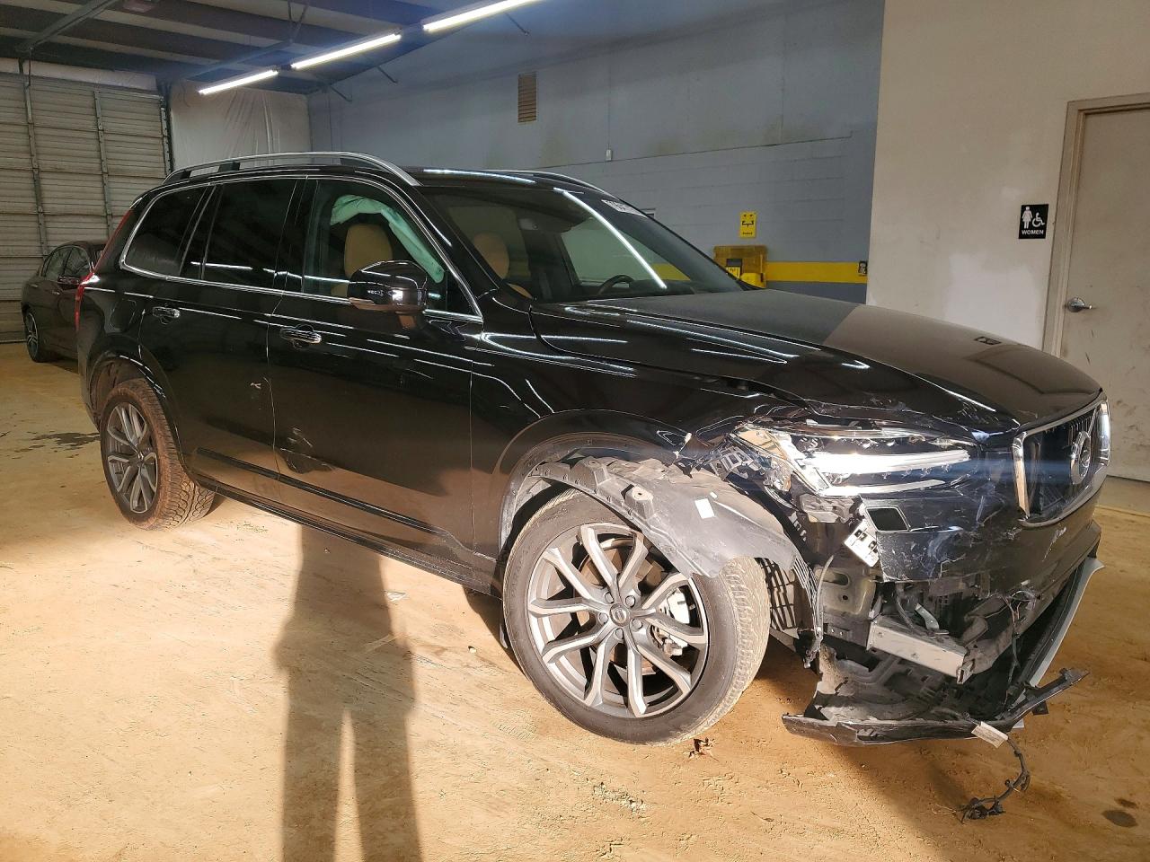2019 VOLVO XC90 T6 MOMENTUM photo 4