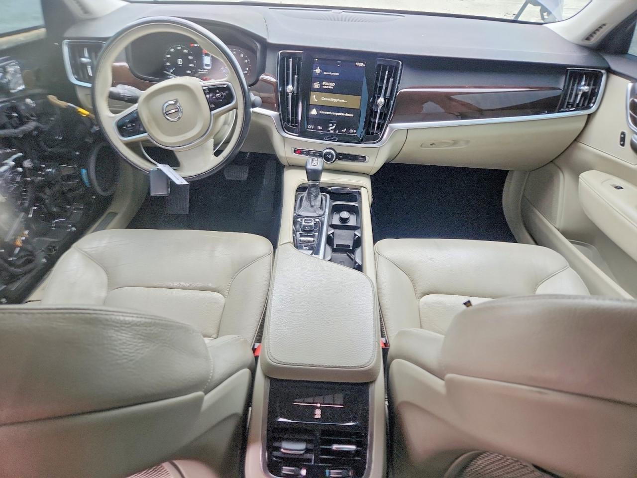 2017 VOLVO S90 T5 MOMENTUM photo 8