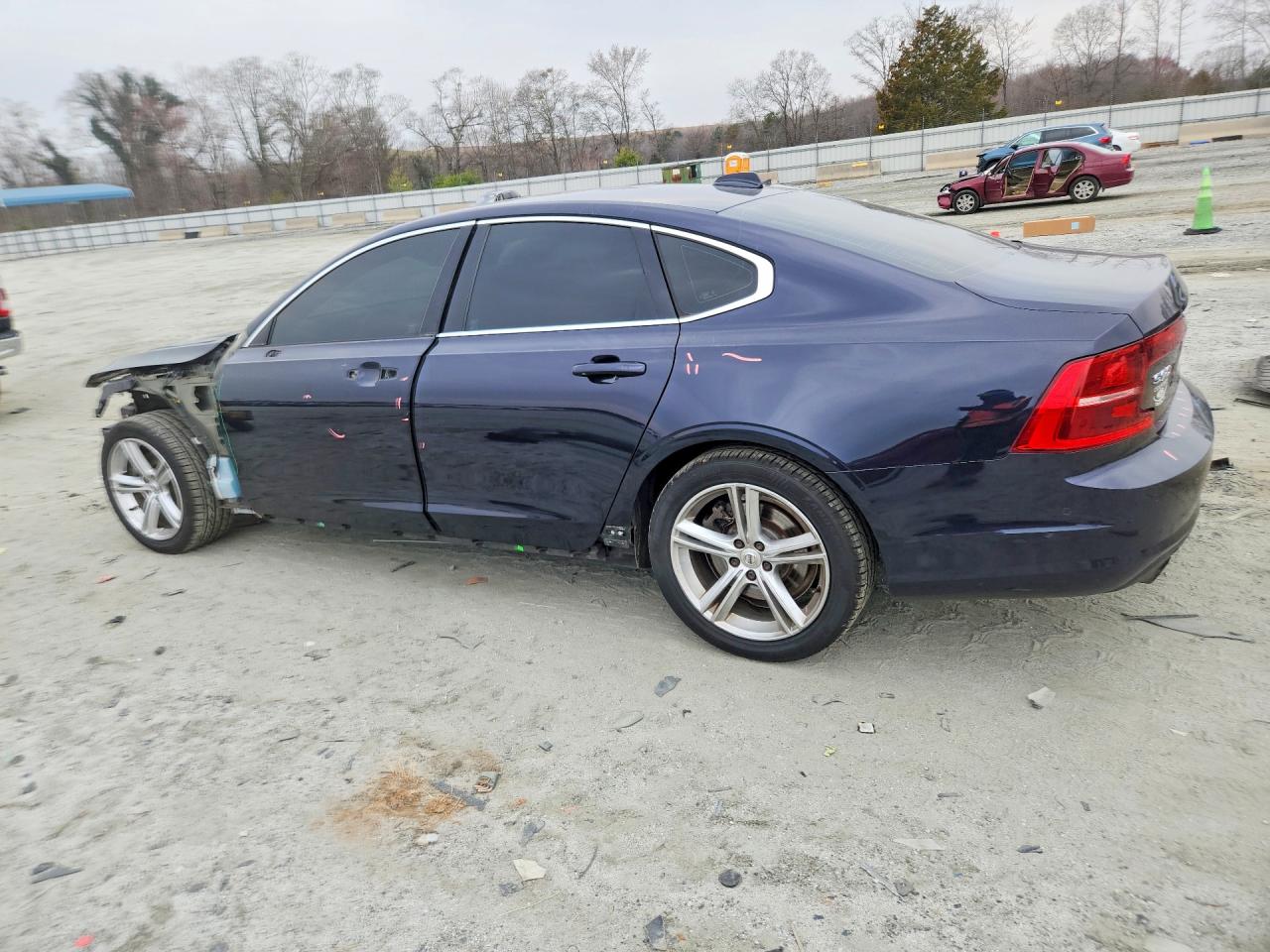 2017 VOLVO S90 T5 MOMENTUM photo 2