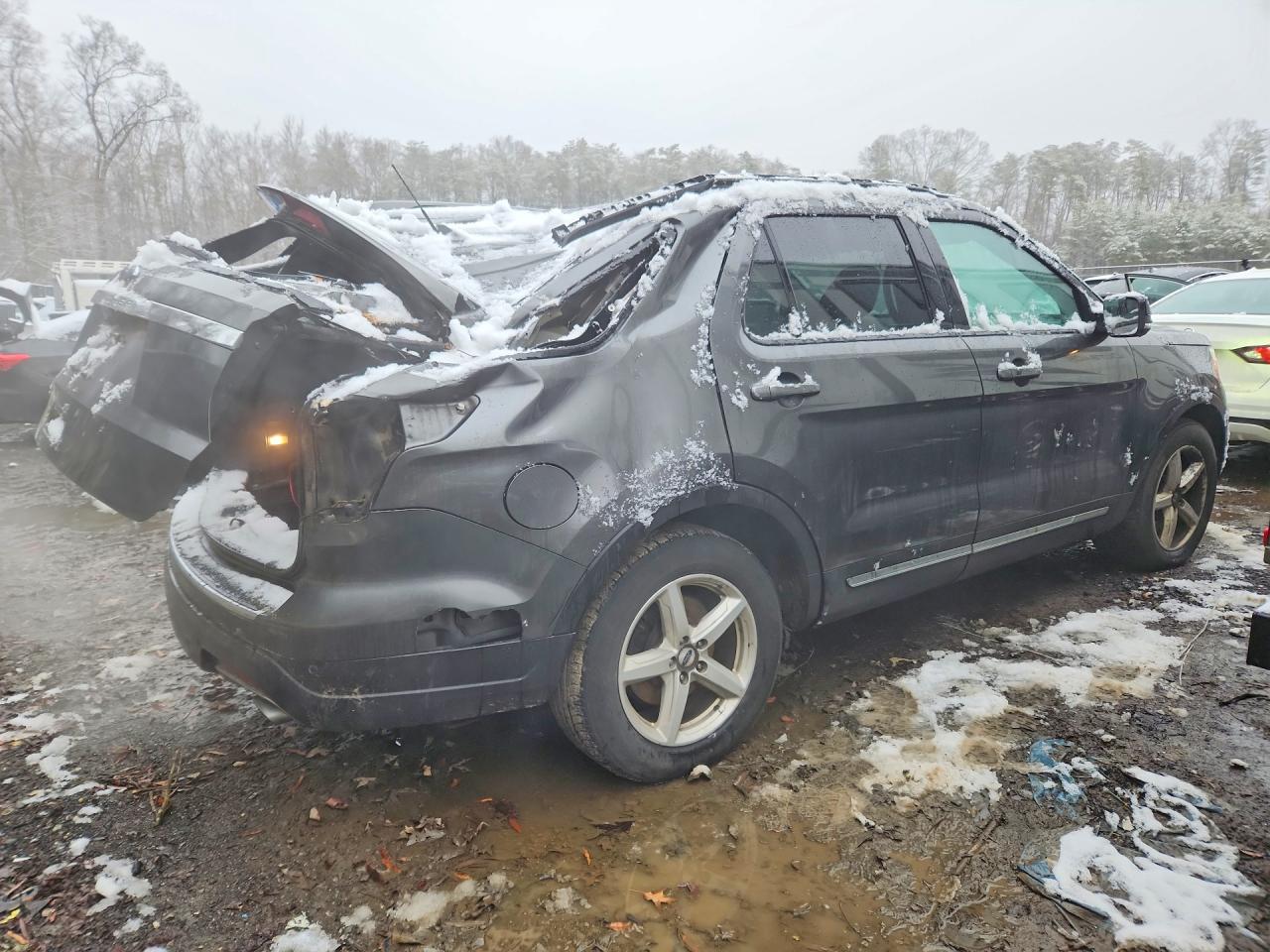2018 FORD EXPLORER XLT photo 3