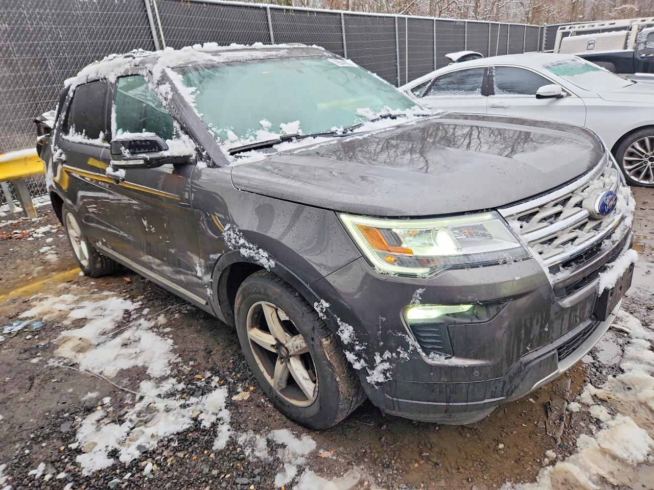 2018 FORD EXPLORER XLT photo 4