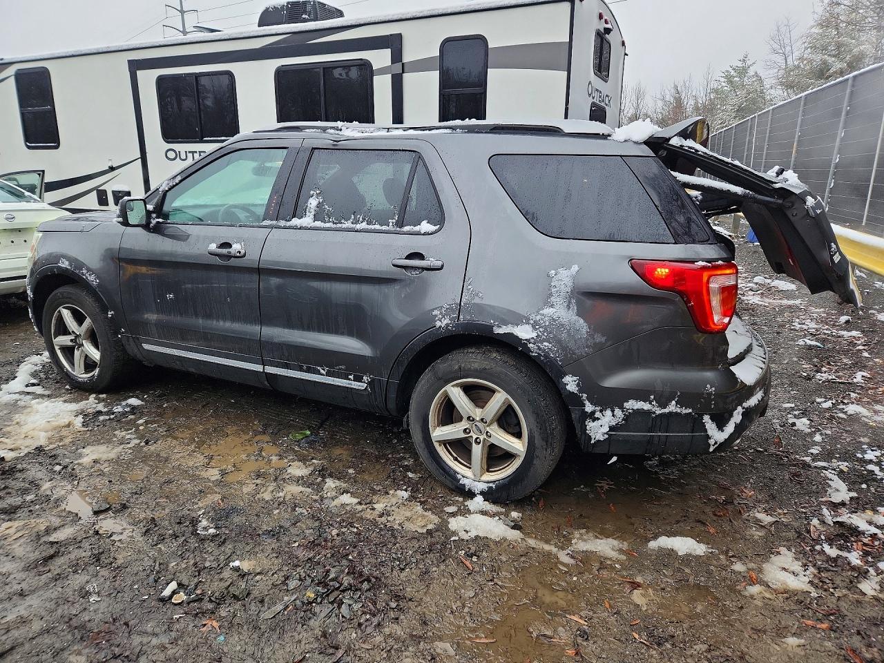 2018 FORD EXPLORER XLT photo 2