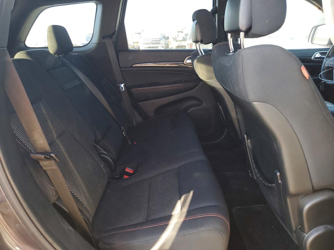 2016 JEEP GRAND CHEROKEE LAREDO photo 10
