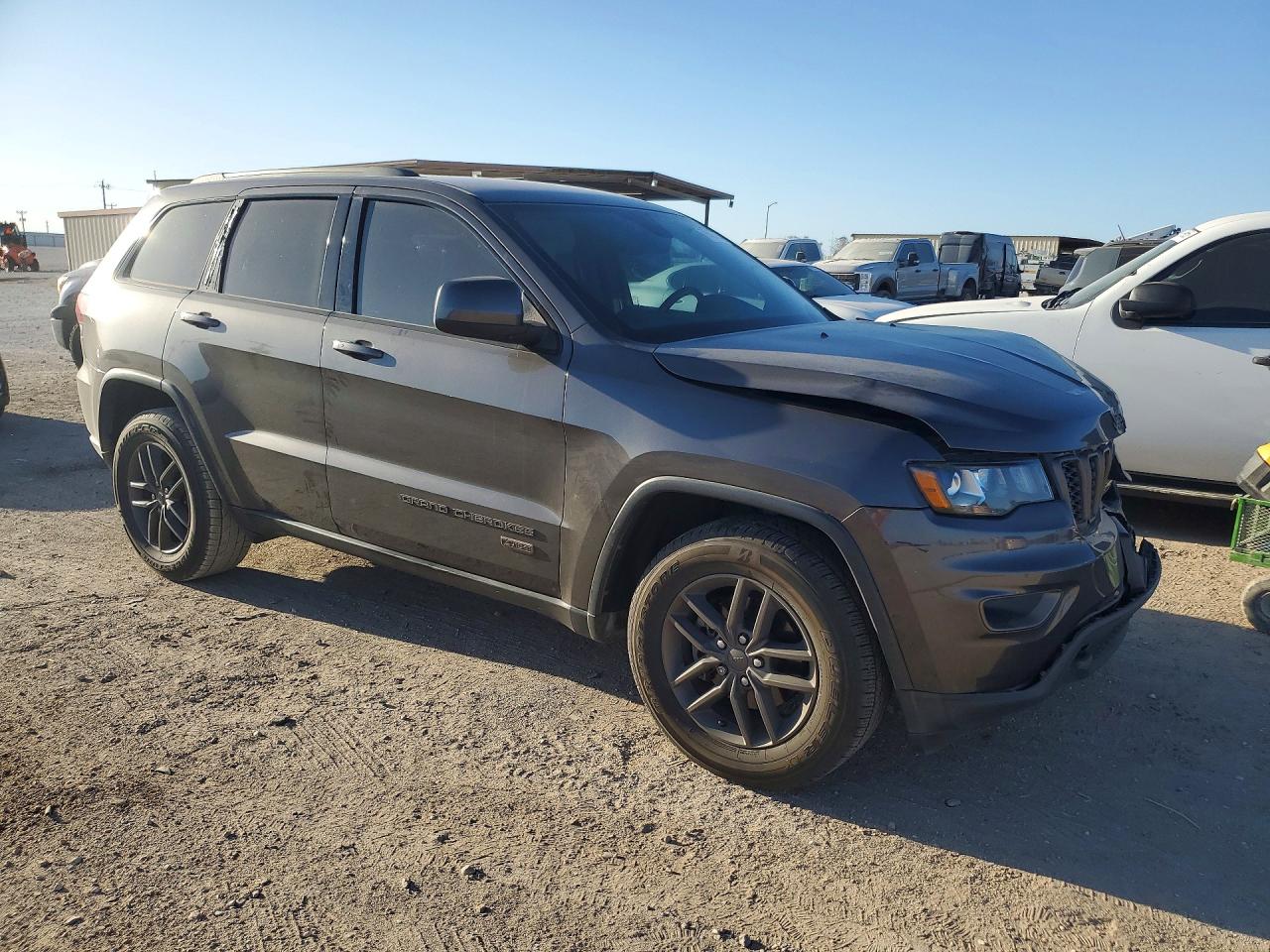 2016 JEEP GRAND CHEROKEE LAREDO photo 4