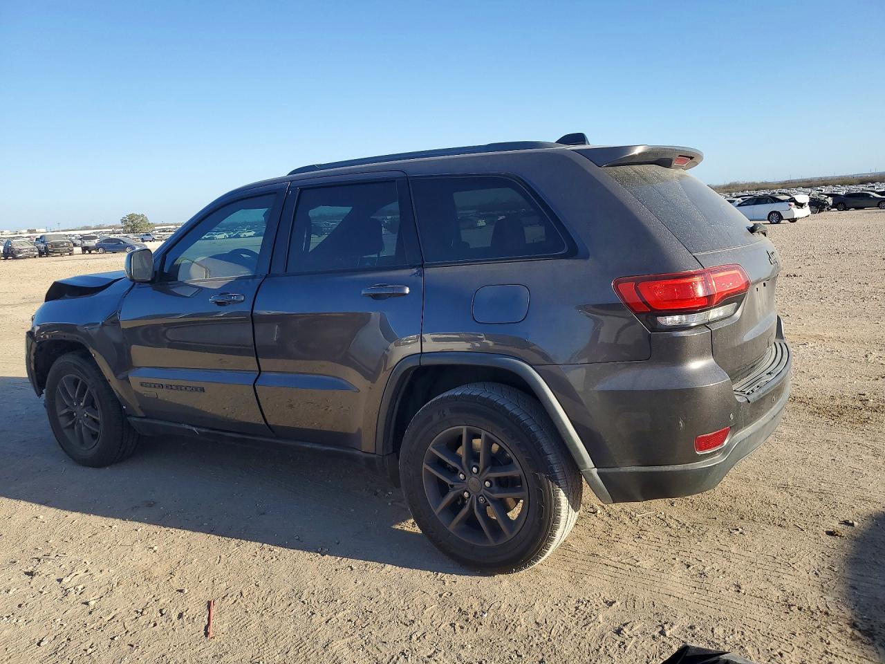 2016 JEEP GRAND CHEROKEE LAREDO photo 2