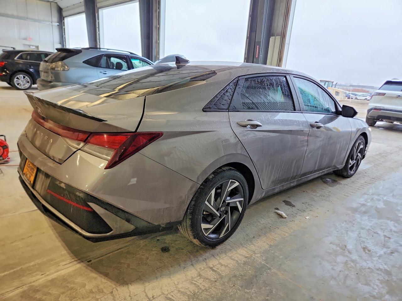 2025 HYUNDAI ELANTRA SEL SPORT photo 5