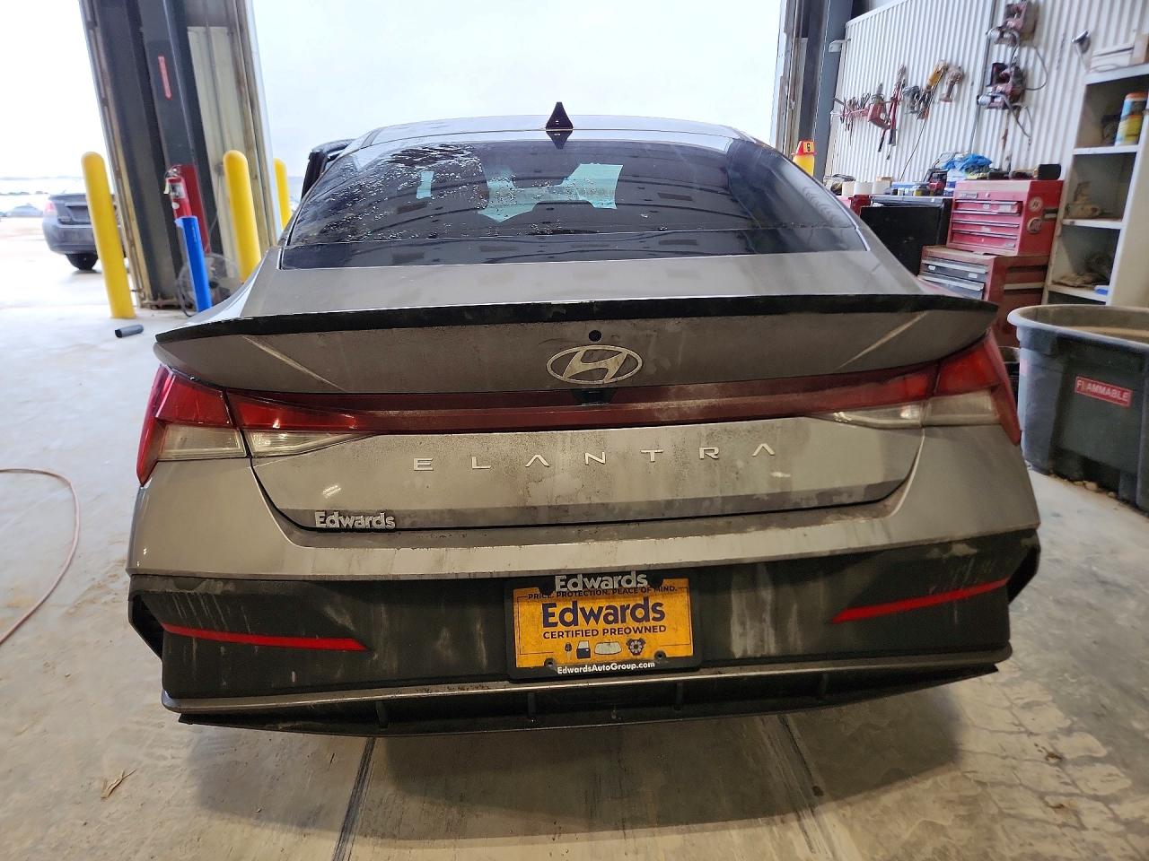 2025 HYUNDAI ELANTRA SEL SPORT photo 11