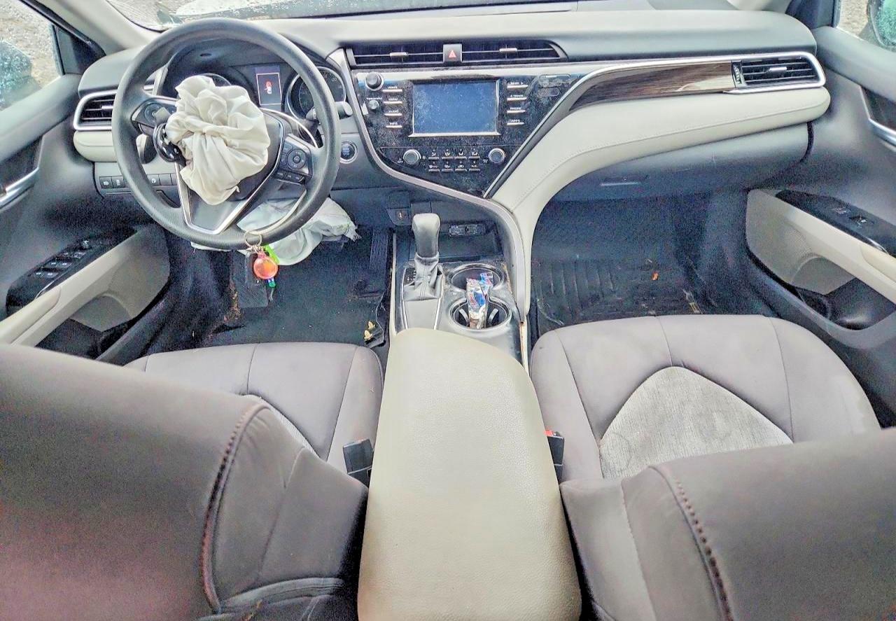 2018 TOYOTA CAMRY LE photo 8