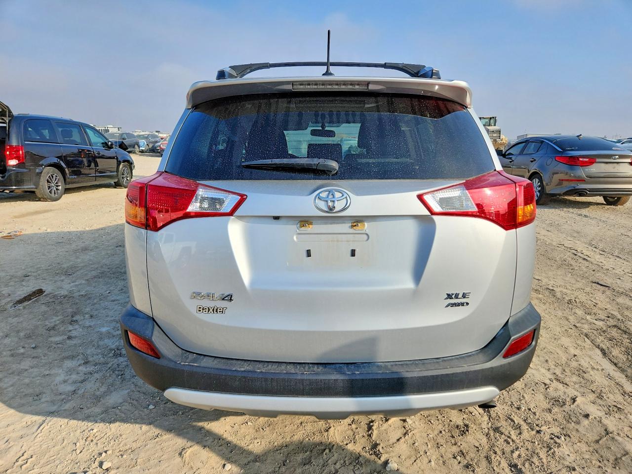 2015 TOYOTA RAV4 XLE photo 11