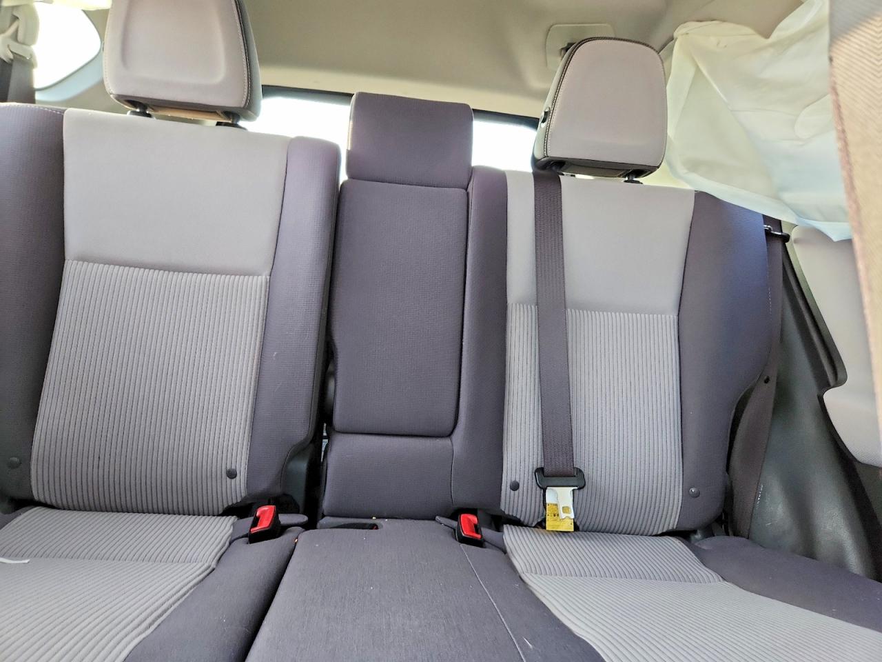 2015 TOYOTA RAV4 XLE photo 19