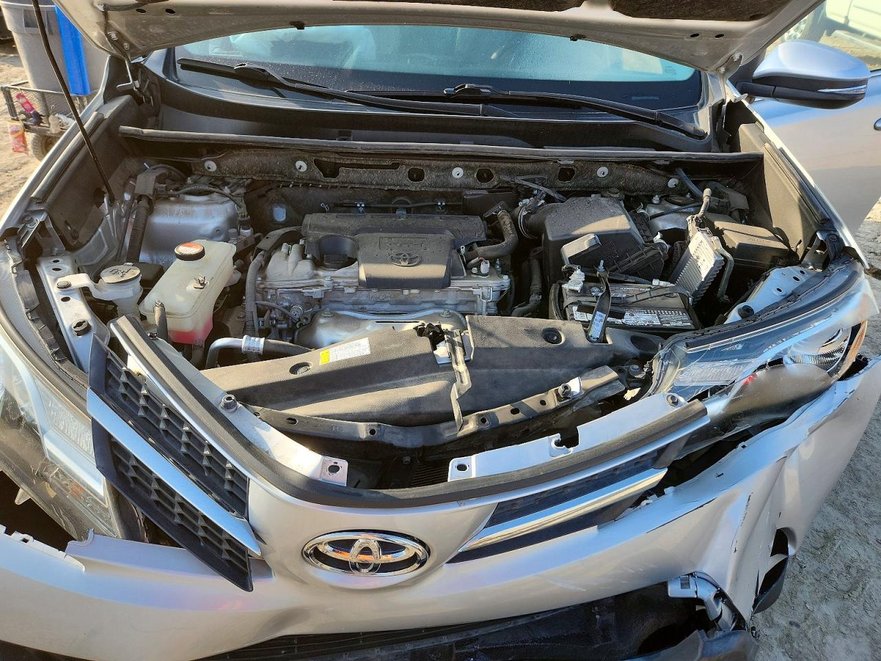 2015 TOYOTA RAV4 XLE photo 23