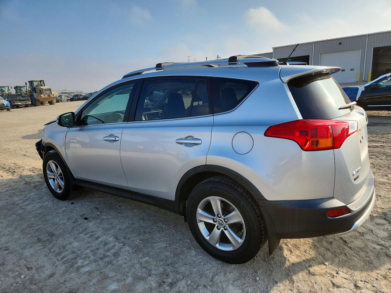 2015 TOYOTA RAV4 XLE photo 3