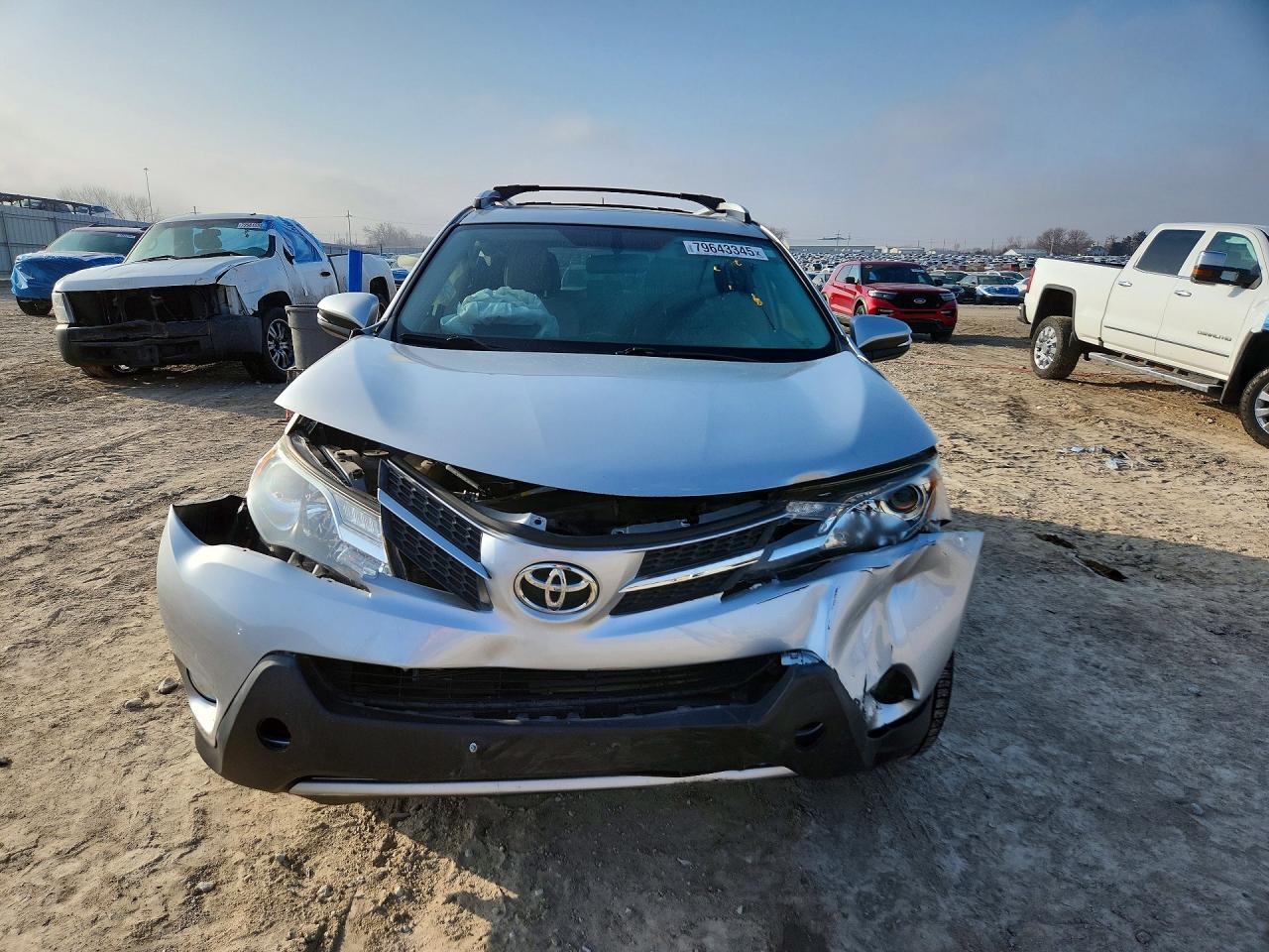 2015 TOYOTA RAV4 XLE photo 9