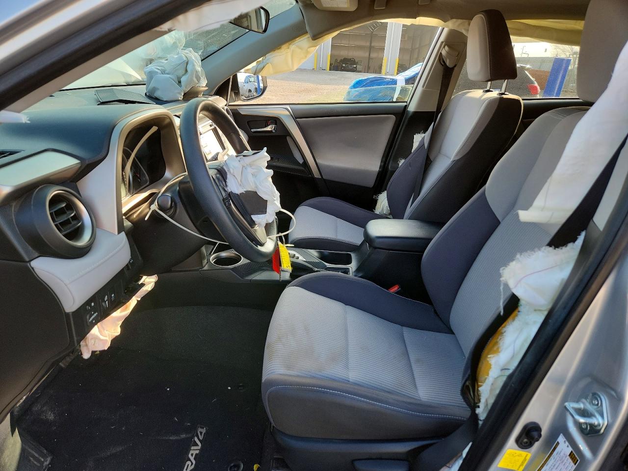2015 TOYOTA RAV4 XLE photo 13