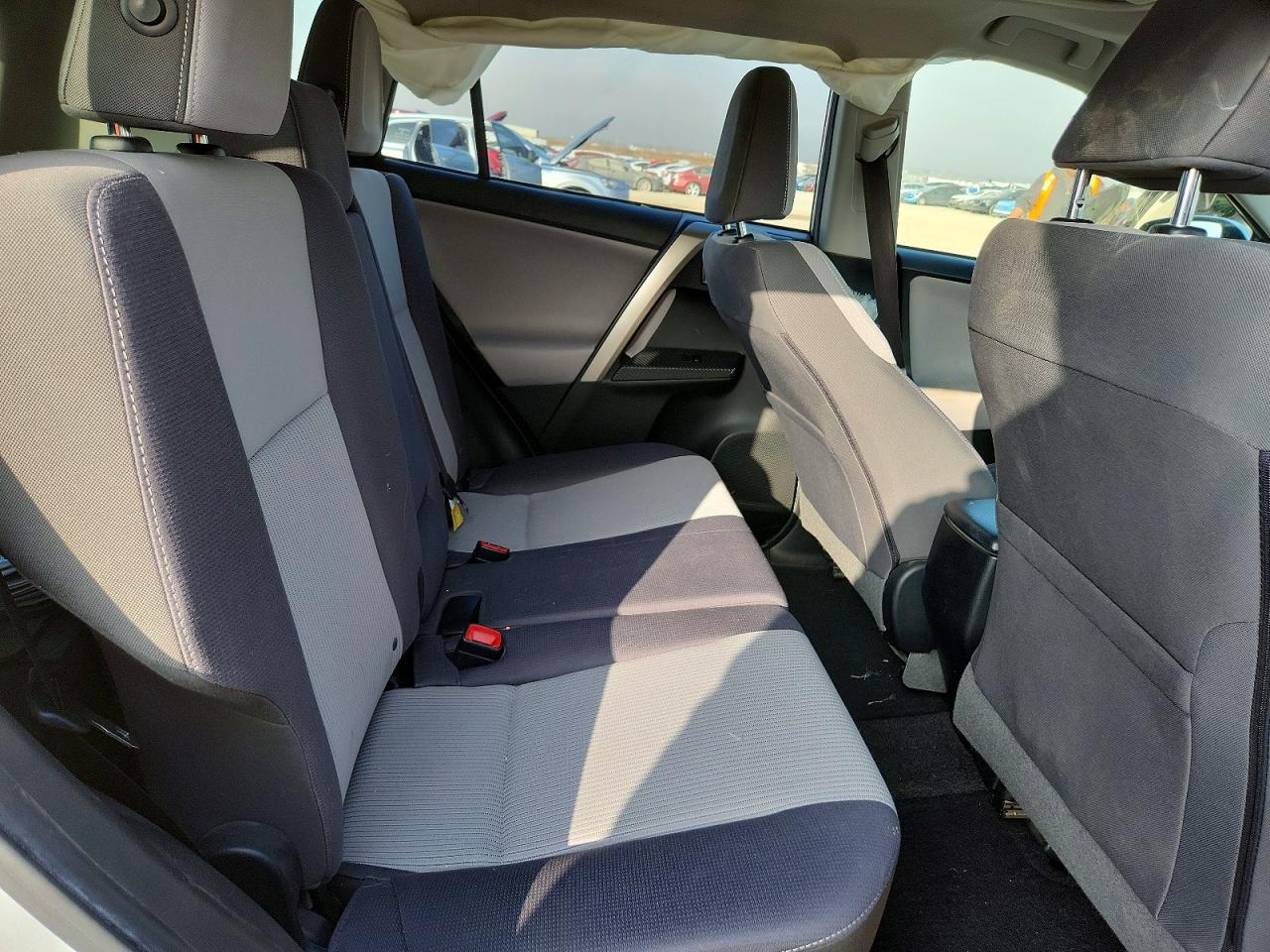 2015 TOYOTA RAV4 XLE photo 21