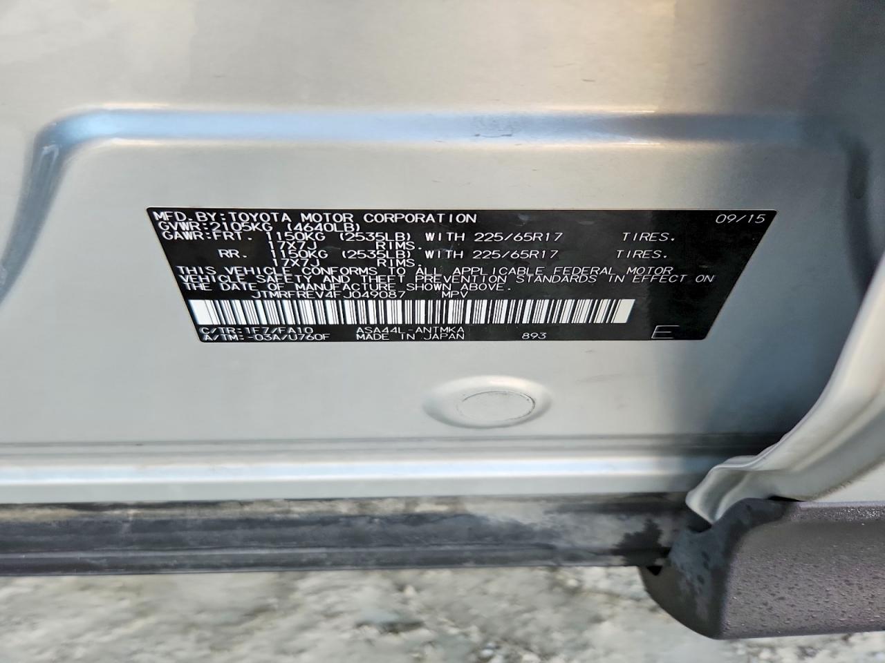 2015 TOYOTA RAV4 XLE photo 25